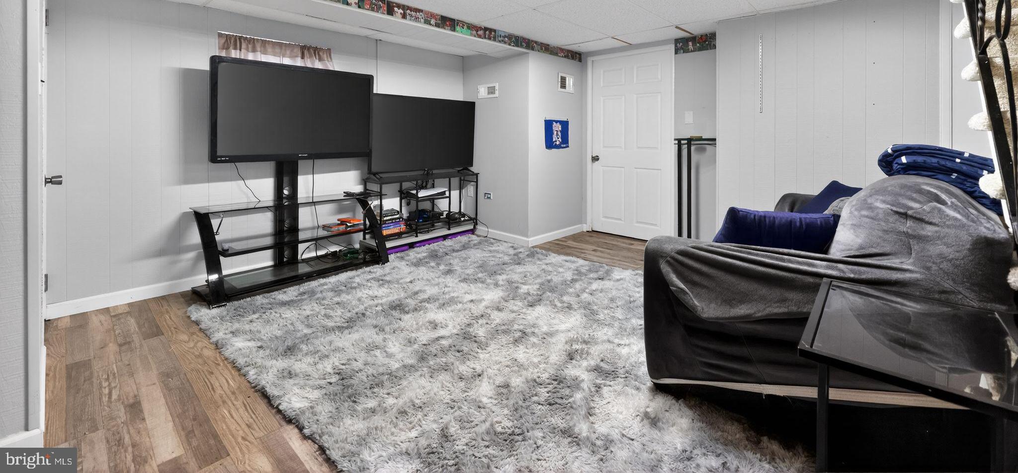 FOX CHASE - Residential