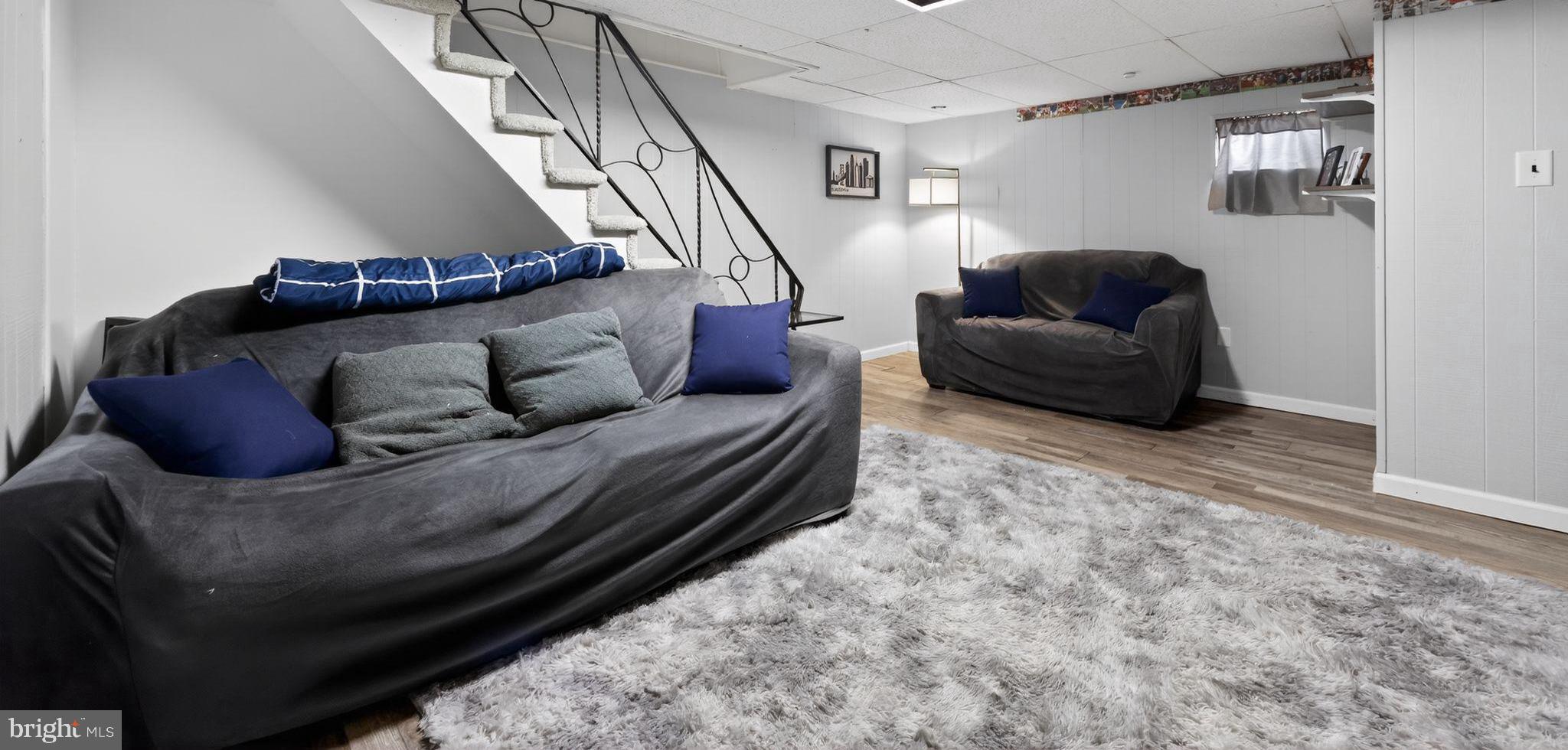 FOX CHASE - Residential