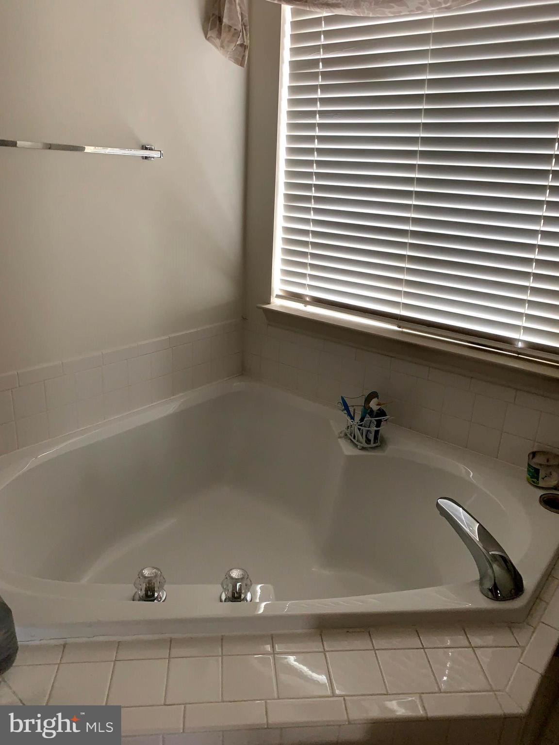 SUMMERS RUN - Residential Lease