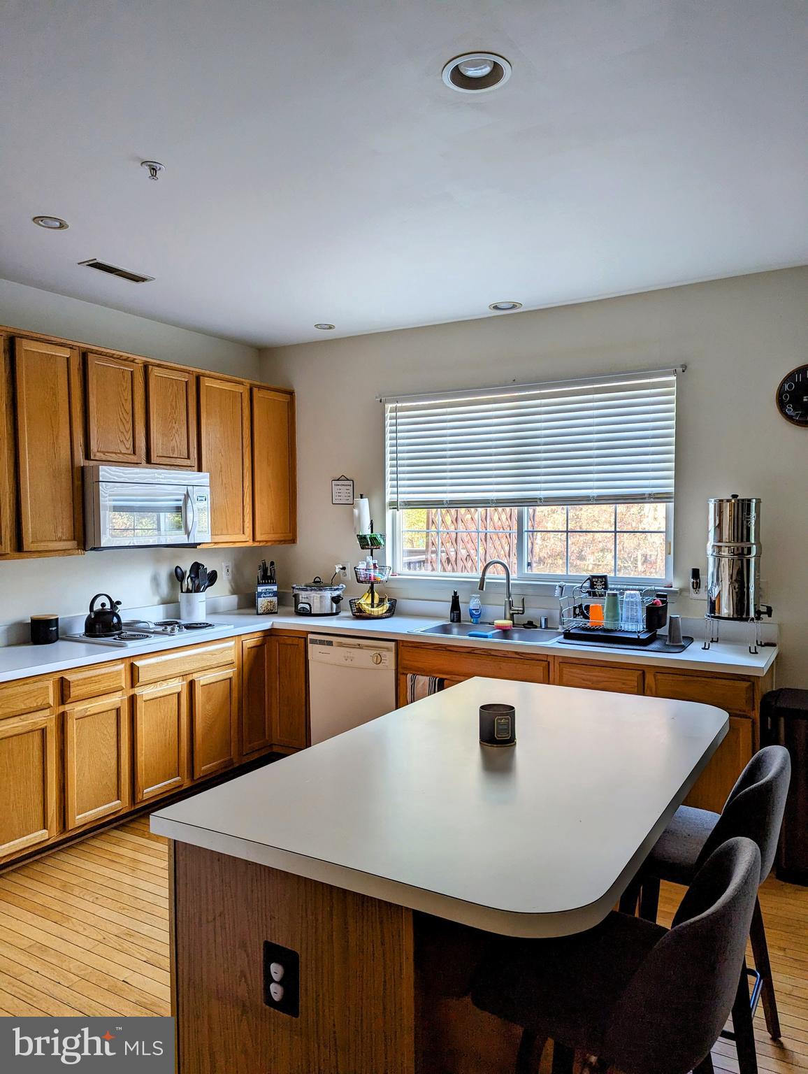 SUMMERS RUN - Residential Lease