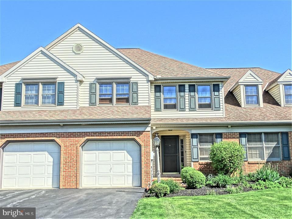 Style & flow combined in this New Holland townhouse nestled on a quiet cul-de-sac street offering a pleasing layout with soaring ceilings & hardwood floors. The kitchen is packed with extras including a handy center island, all appliances, recessed lighting & endless storage with a large pantry, multiple lazy-susans & more. Master bedroom w/ walk-in closet & access to the main bath. Central vac, water softner, loft, finished bonus room in the basement & 1 car garage. Beautiful 3-season room overlooking lovely views of open green space.