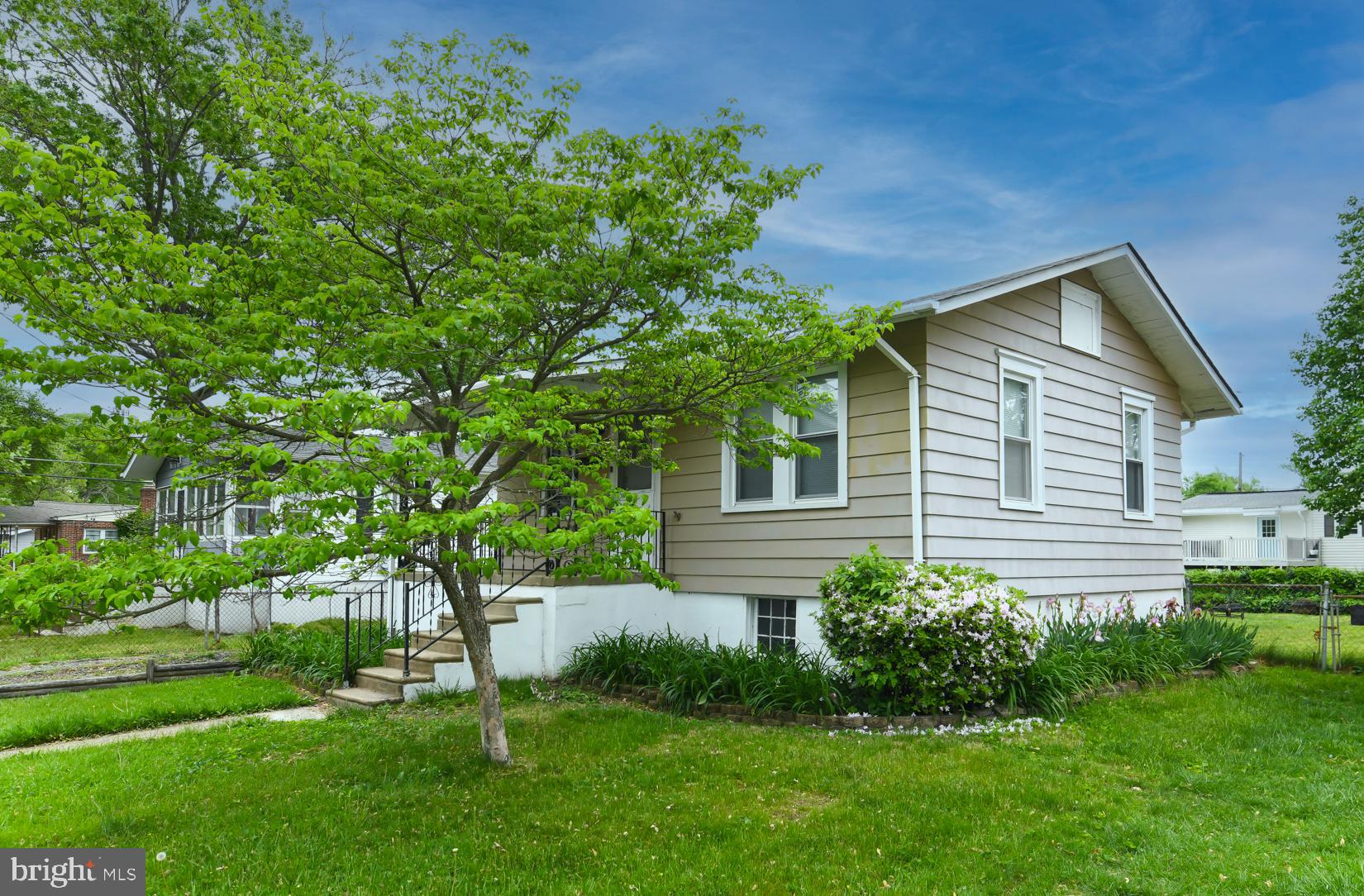 109 E CRESTWOOD AVENUE