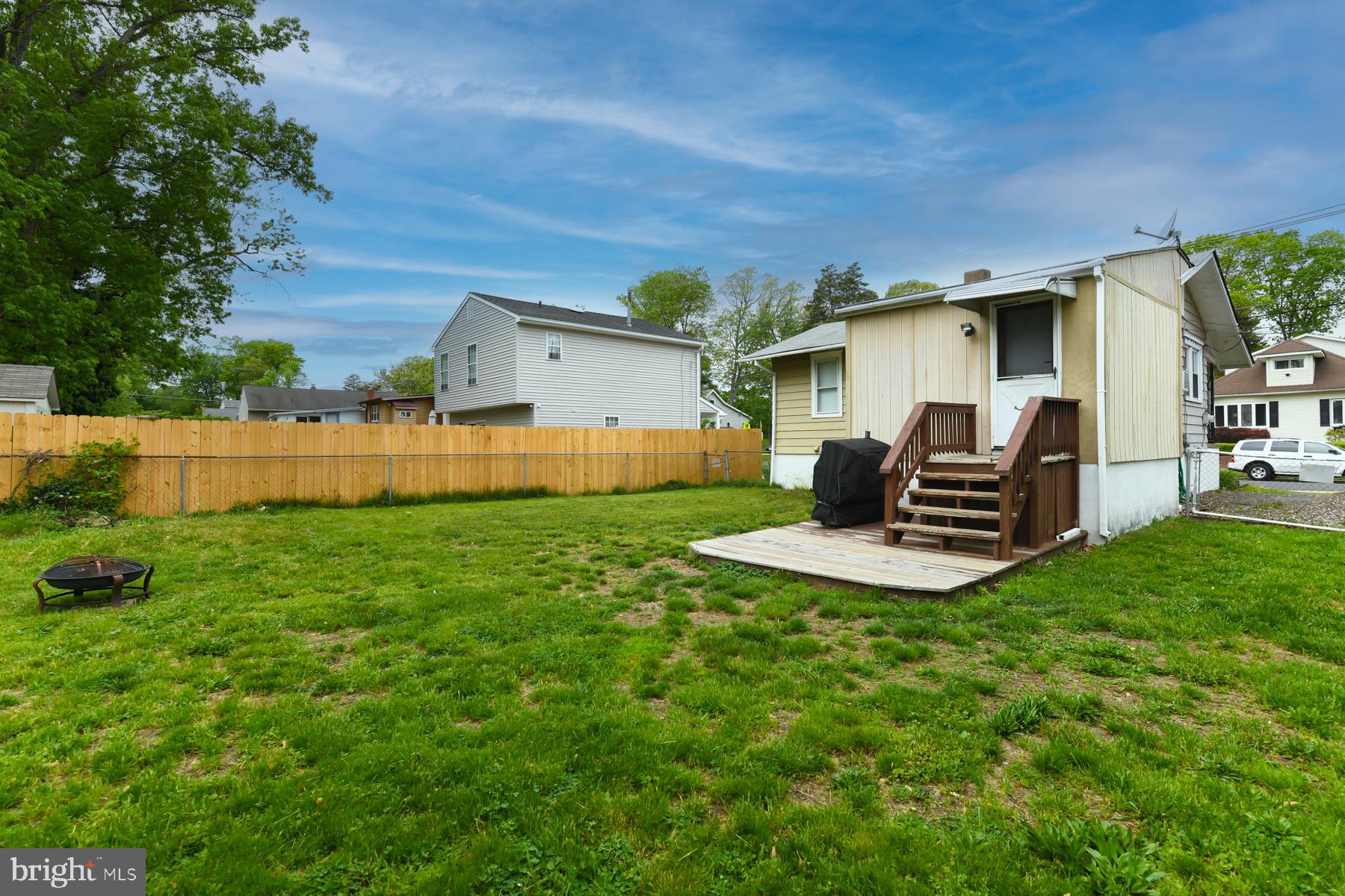 109 E CRESTWOOD AVENUE