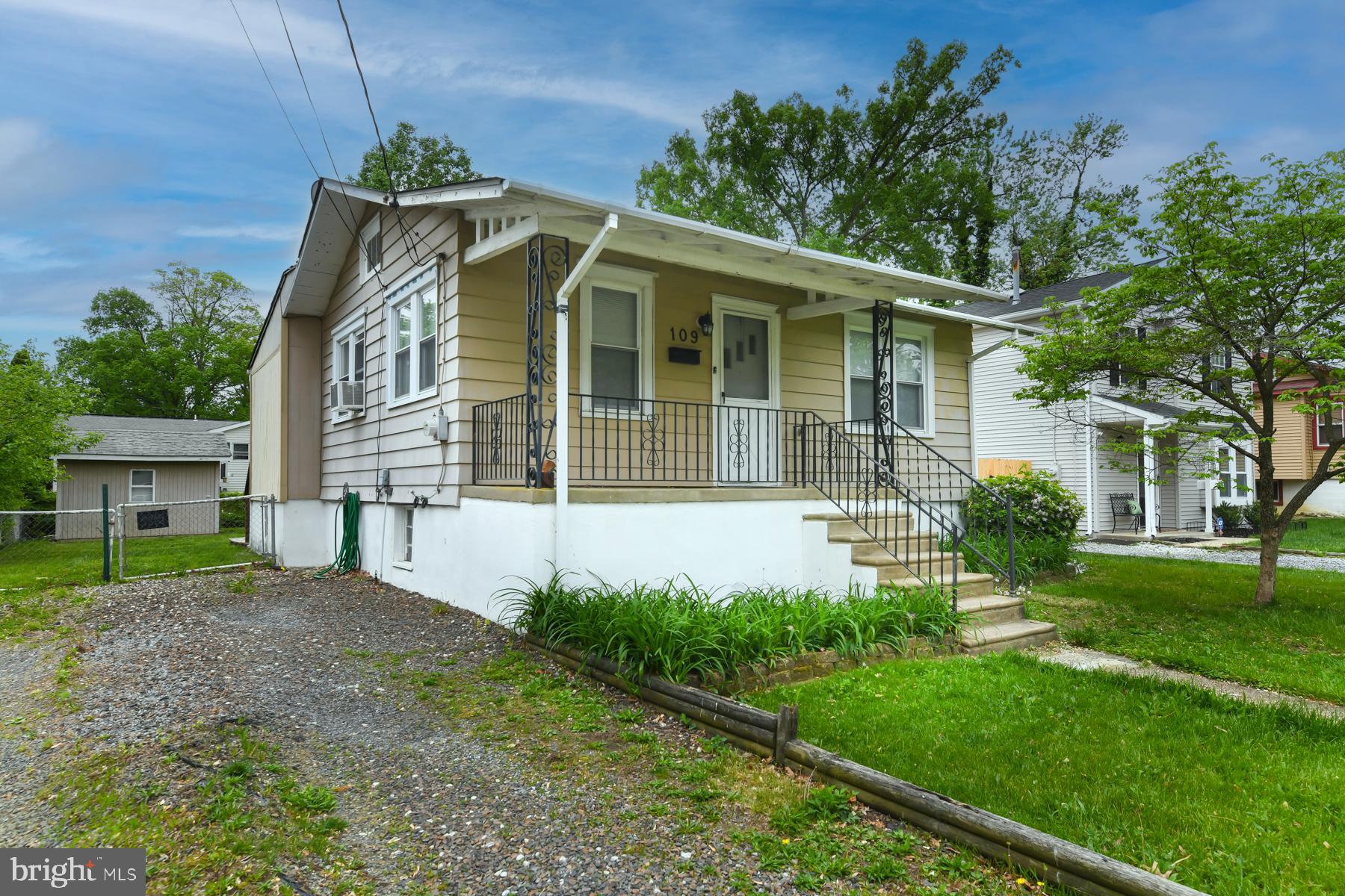 109 E CRESTWOOD AVENUE