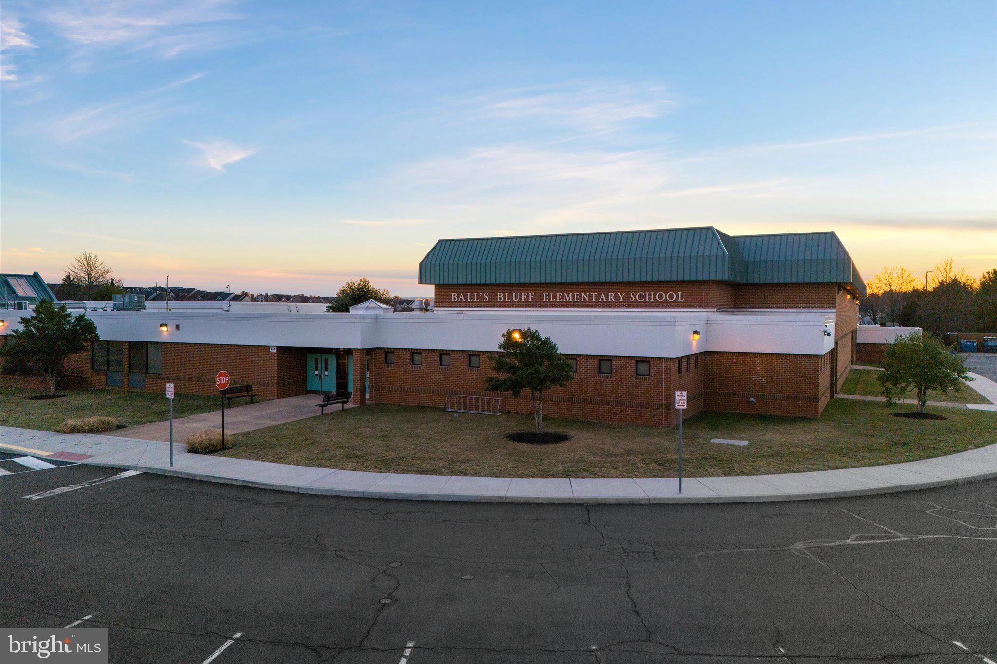 POTOMAC CROSSING - Residential