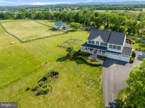 Homes For Sale - 41187 Yakey Lane<br/> LOVETTSVILLE, VA 20180