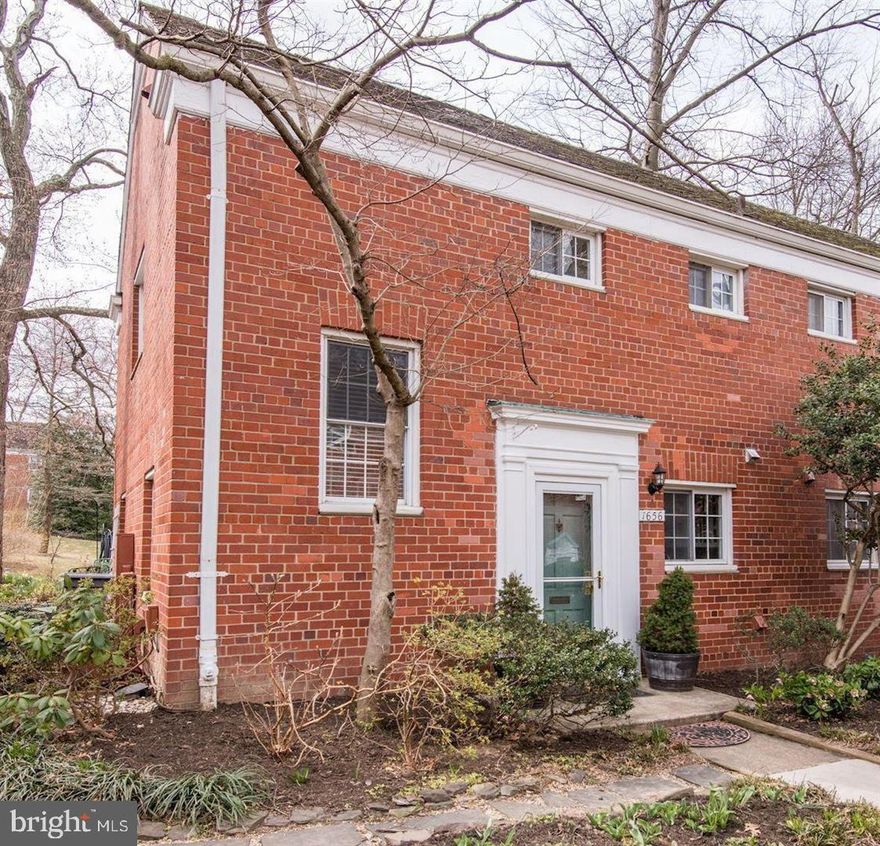 2BR/1BA 2 level condo completely renovated in 2017, features gourmet kitchen with marble back splash and SS appliances. Dining and living areas open to lovely flagstone patio and green space. Upper level has 2 spacious bdrms and fabulous marble tiled bathroom. Gorgeous HW floors throughout. Stroll to swimming pools, tennis courts, Shirlington's restaurants, shops, and theatres. Must have good credit and minimum income of 85k.