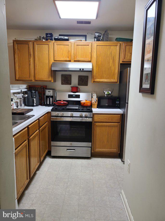 GREENBELT LAKE VILLAGE - Residential Lease