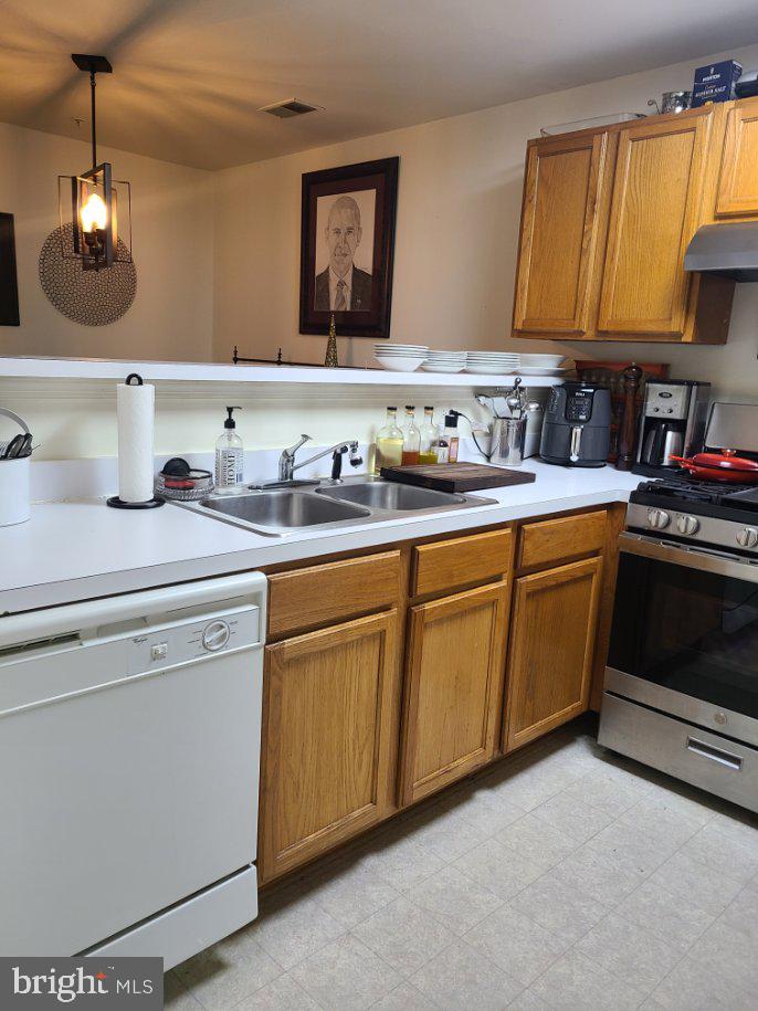 GREENBELT LAKE VILLAGE - Residential Lease