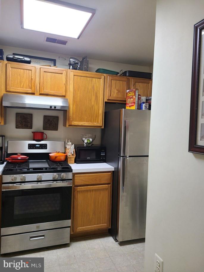 GREENBELT LAKE VILLAGE - Residential Lease