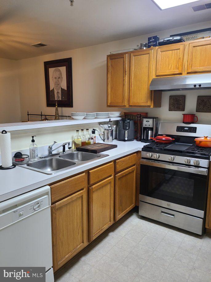 GREENBELT LAKE VILLAGE - Residential Lease