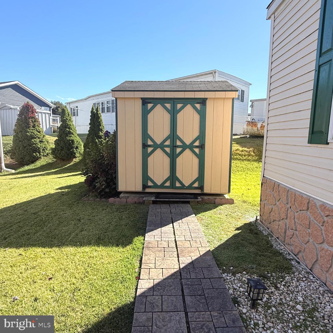 VILLAGE GREEN - Residential