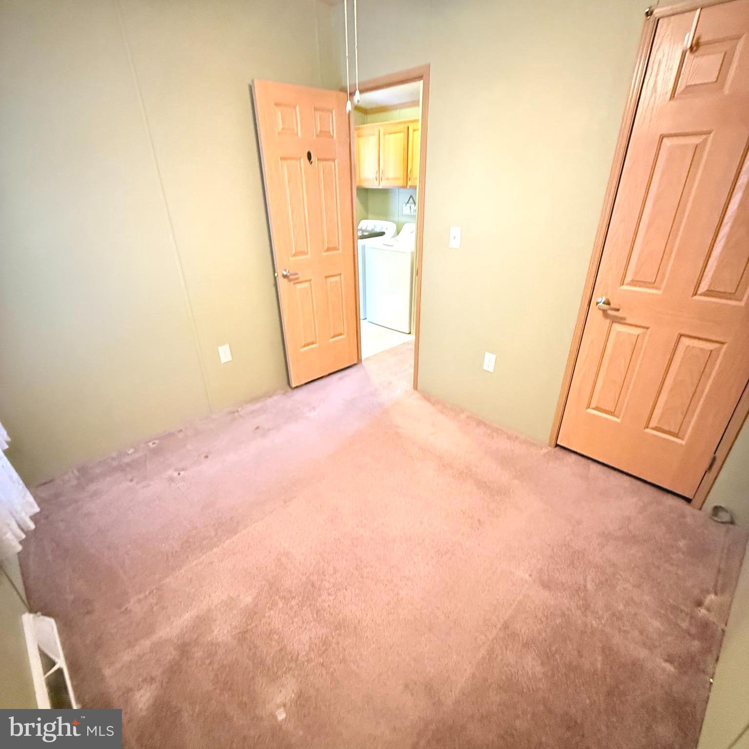 VILLAGE GREEN - Residential