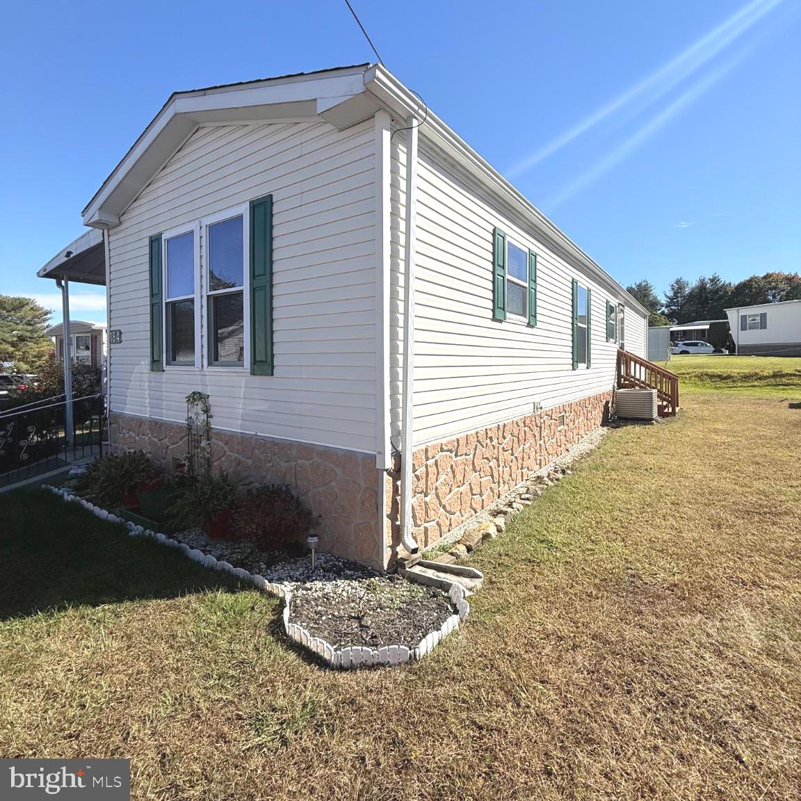 VILLAGE GREEN - Residential