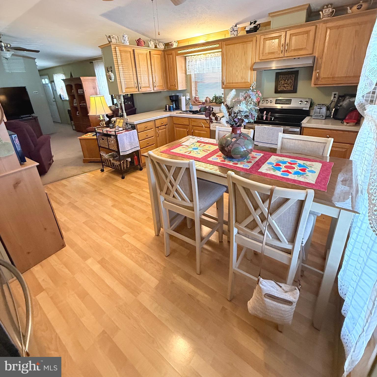 VILLAGE GREEN - Residential