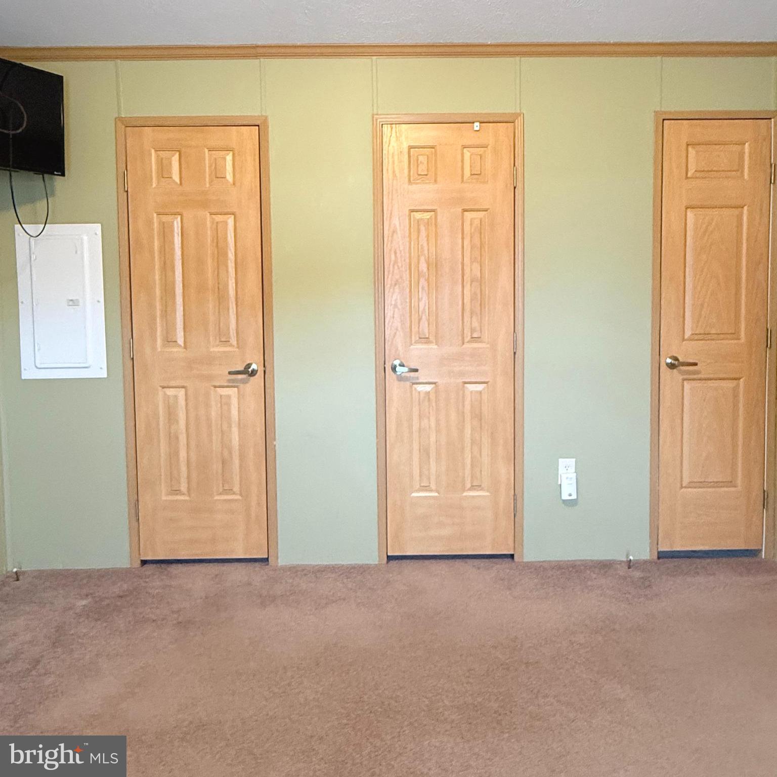 VILLAGE GREEN - Residential