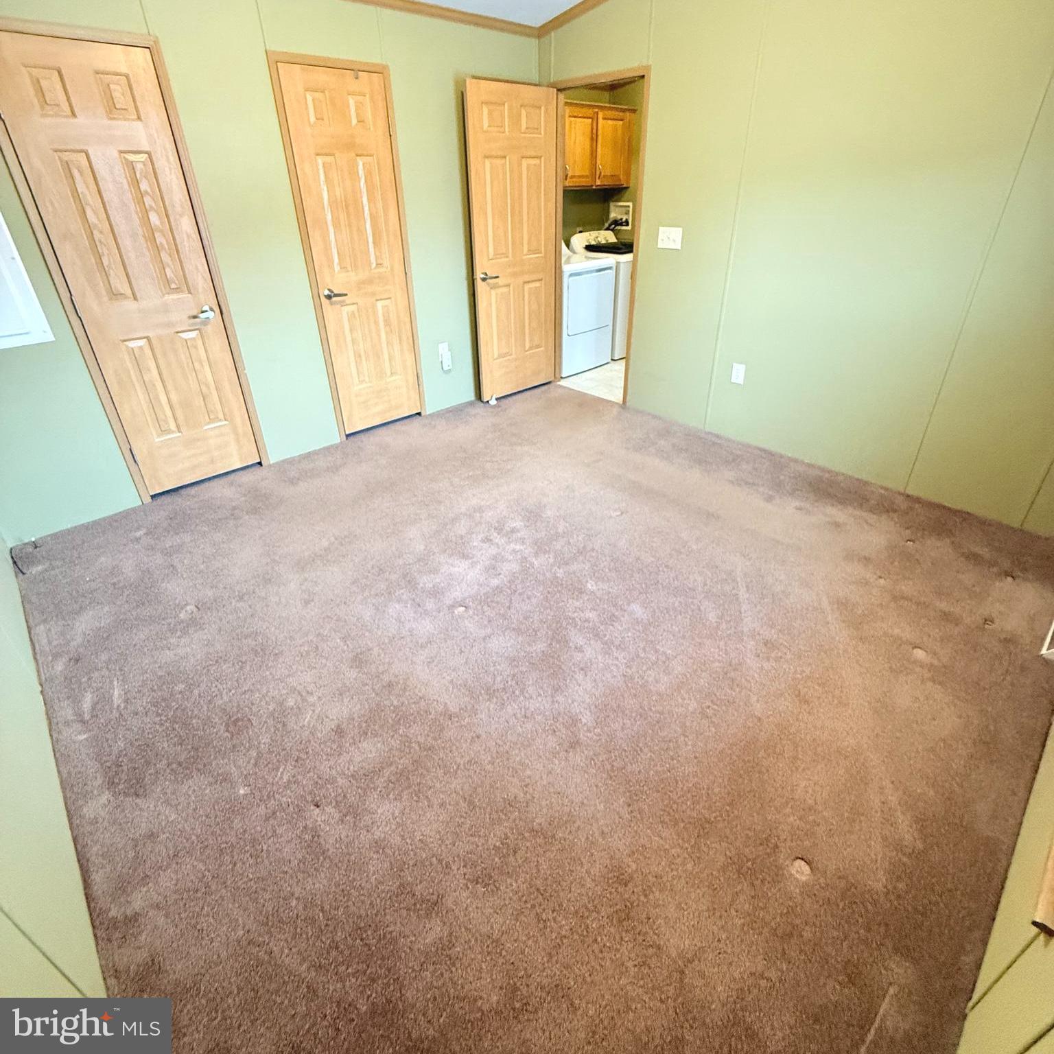 VILLAGE GREEN - Residential