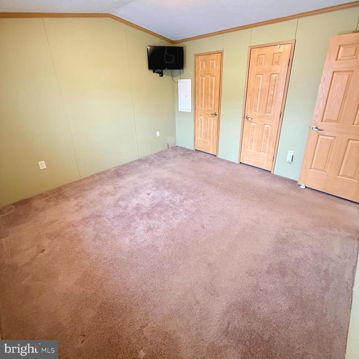 VILLAGE GREEN - Residential