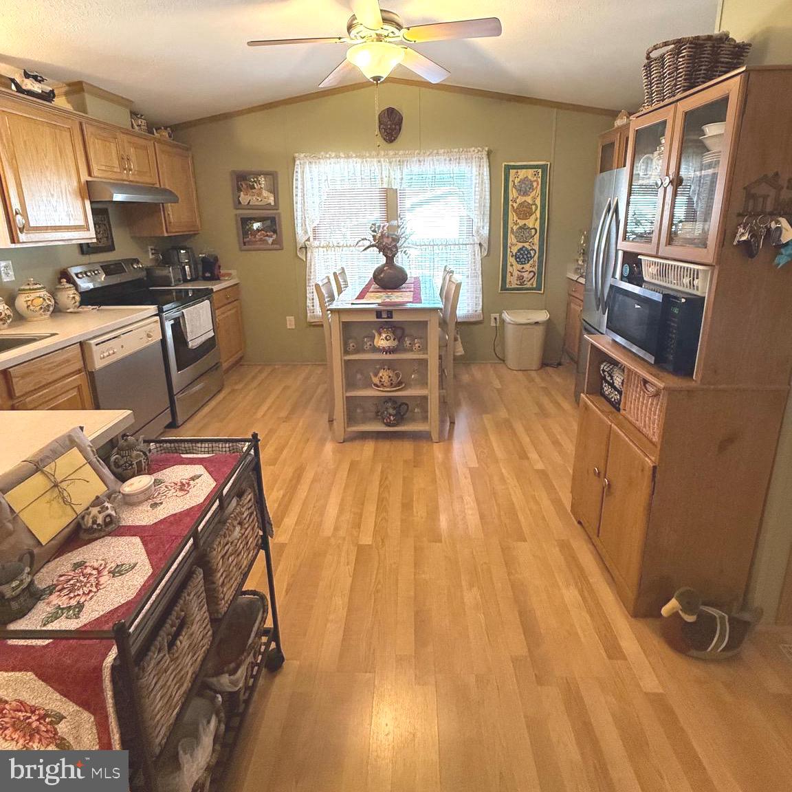 VILLAGE GREEN - Residential