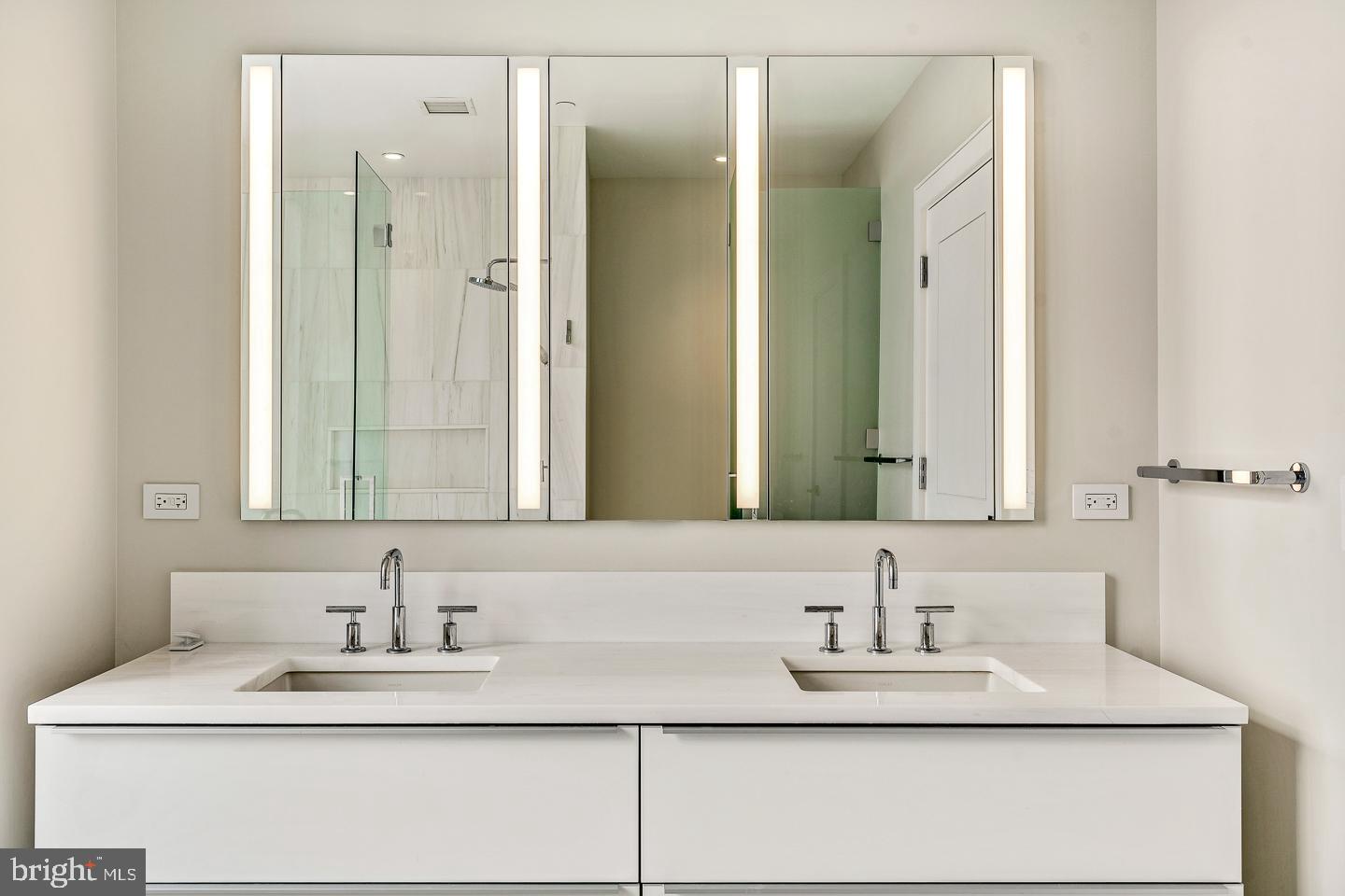 AVENUE OF THE ARTS - Residential Lease