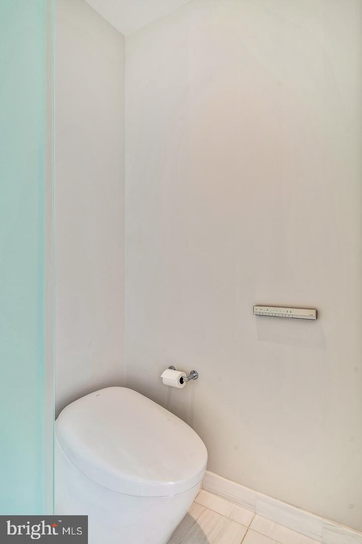 AVENUE OF THE ARTS - Residential Lease