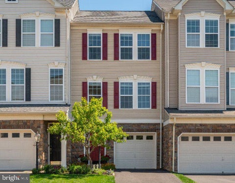 Townhouse For Sale - 41902 Diabase Square<br/> ALDIE, VA 20105