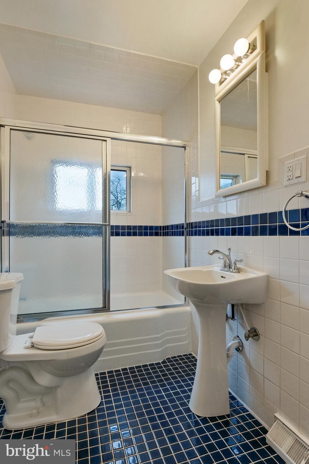 EDGEWATER - Residential