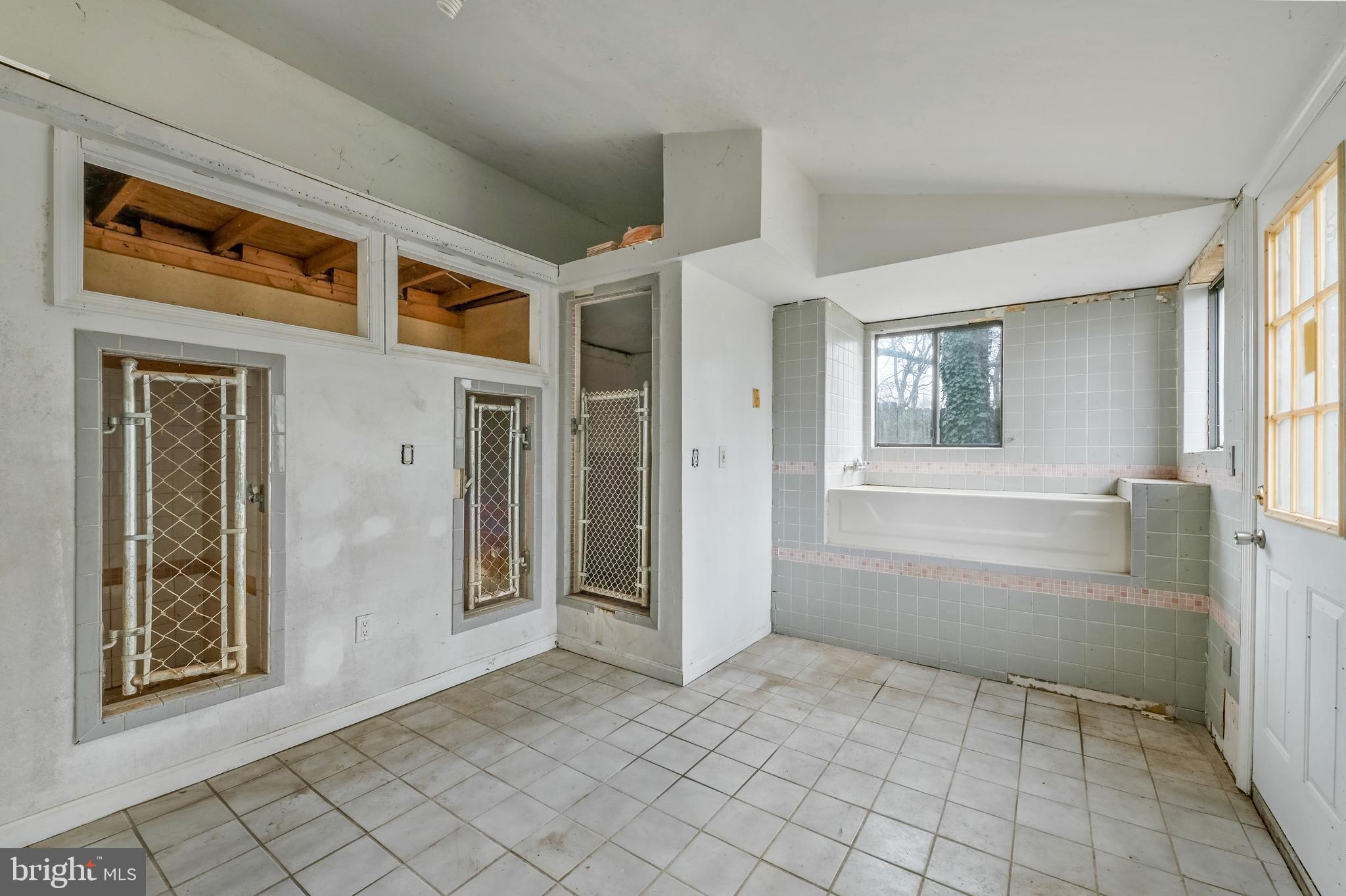 EDGEWATER - Residential