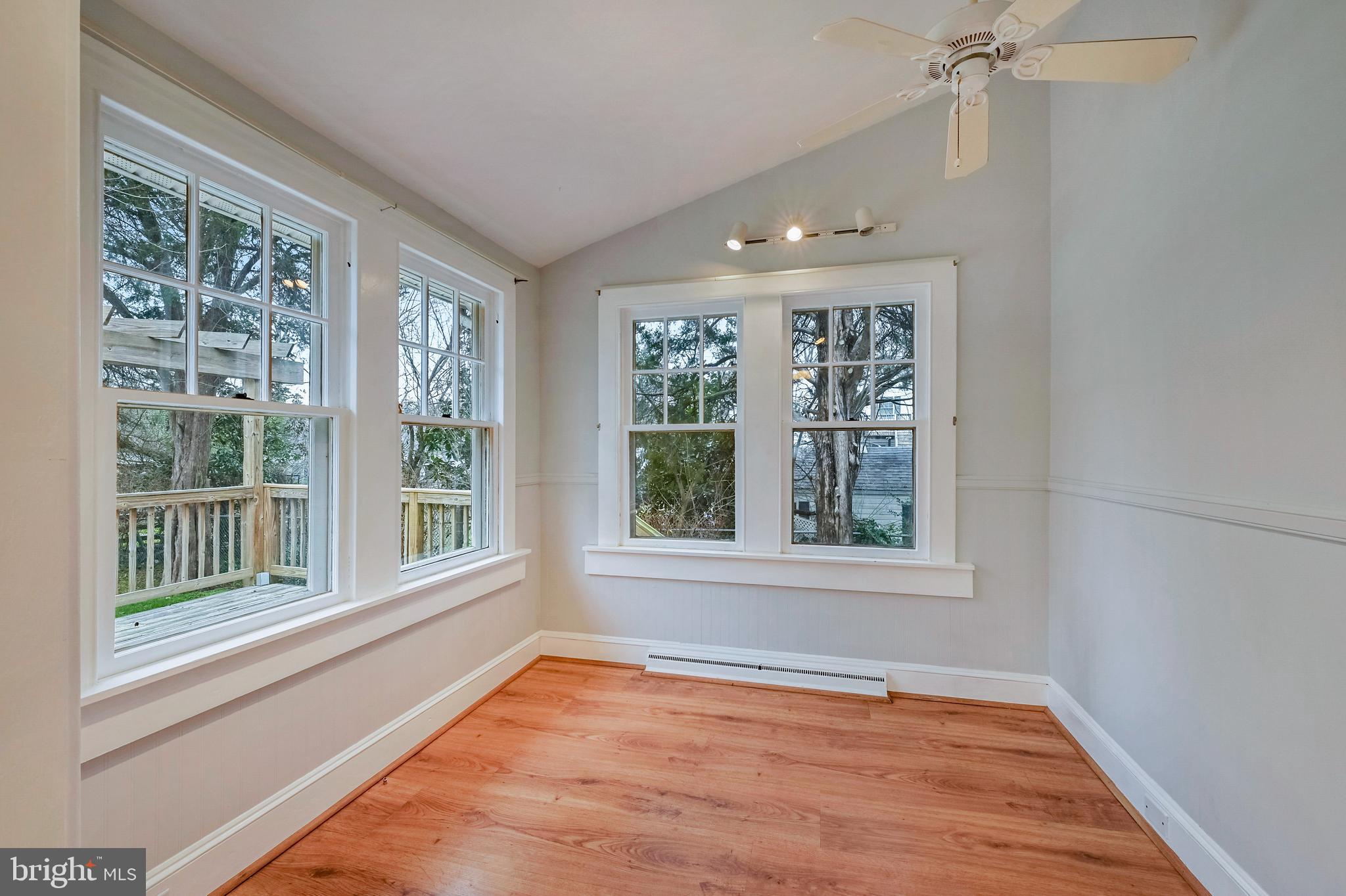 EDGEWATER - Residential