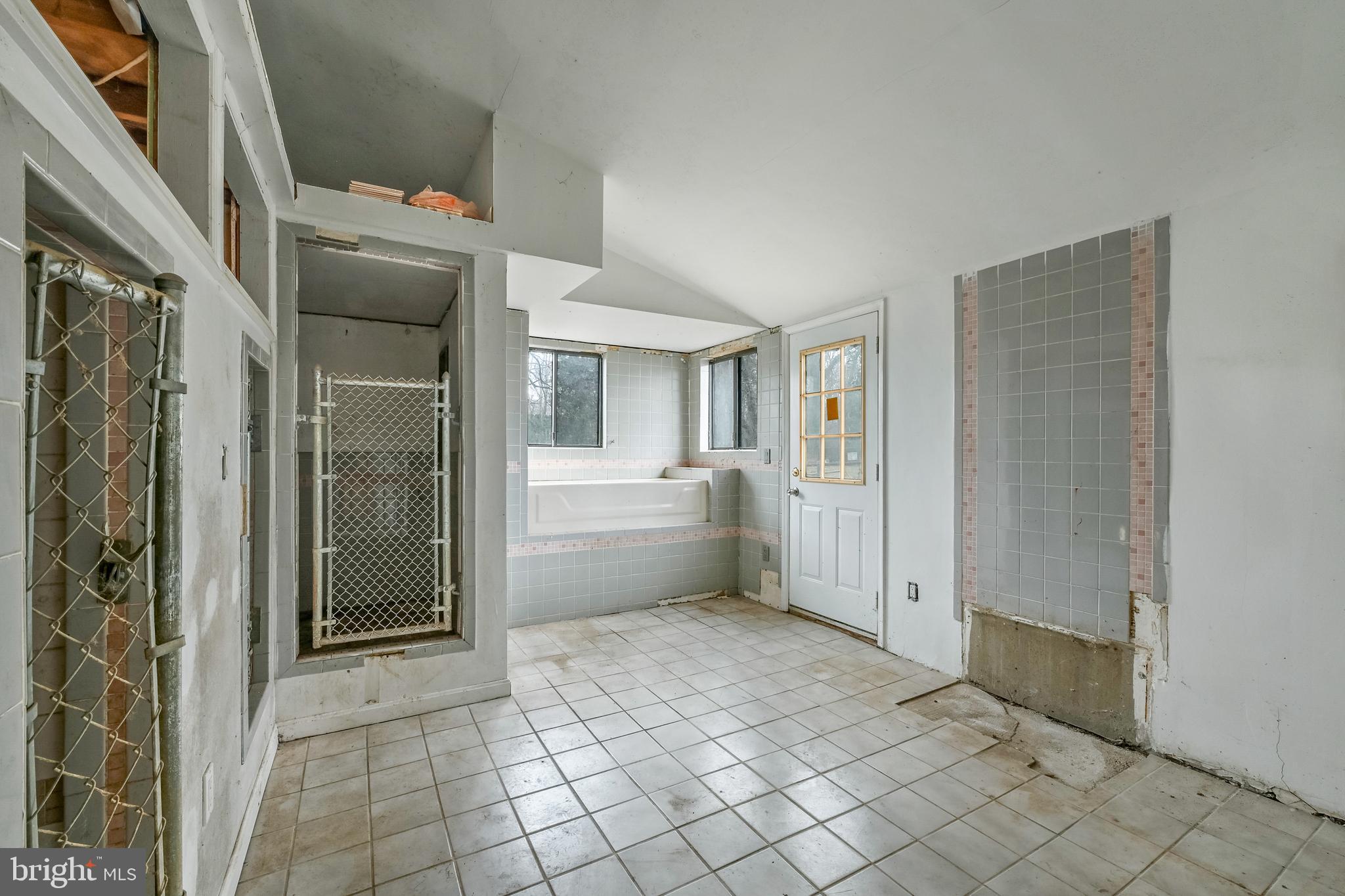 EDGEWATER - Residential