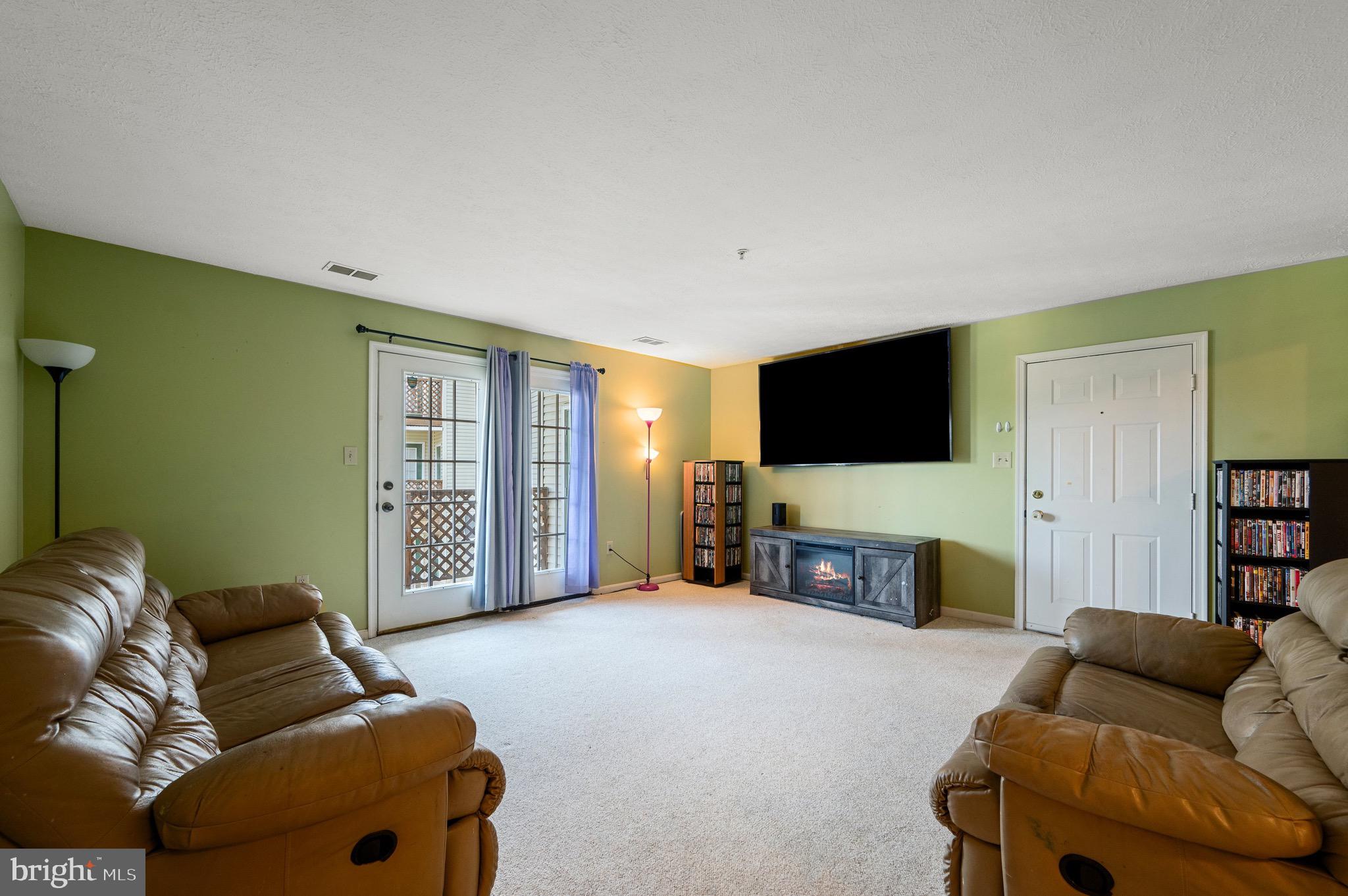 65 HAILEY LANE B8