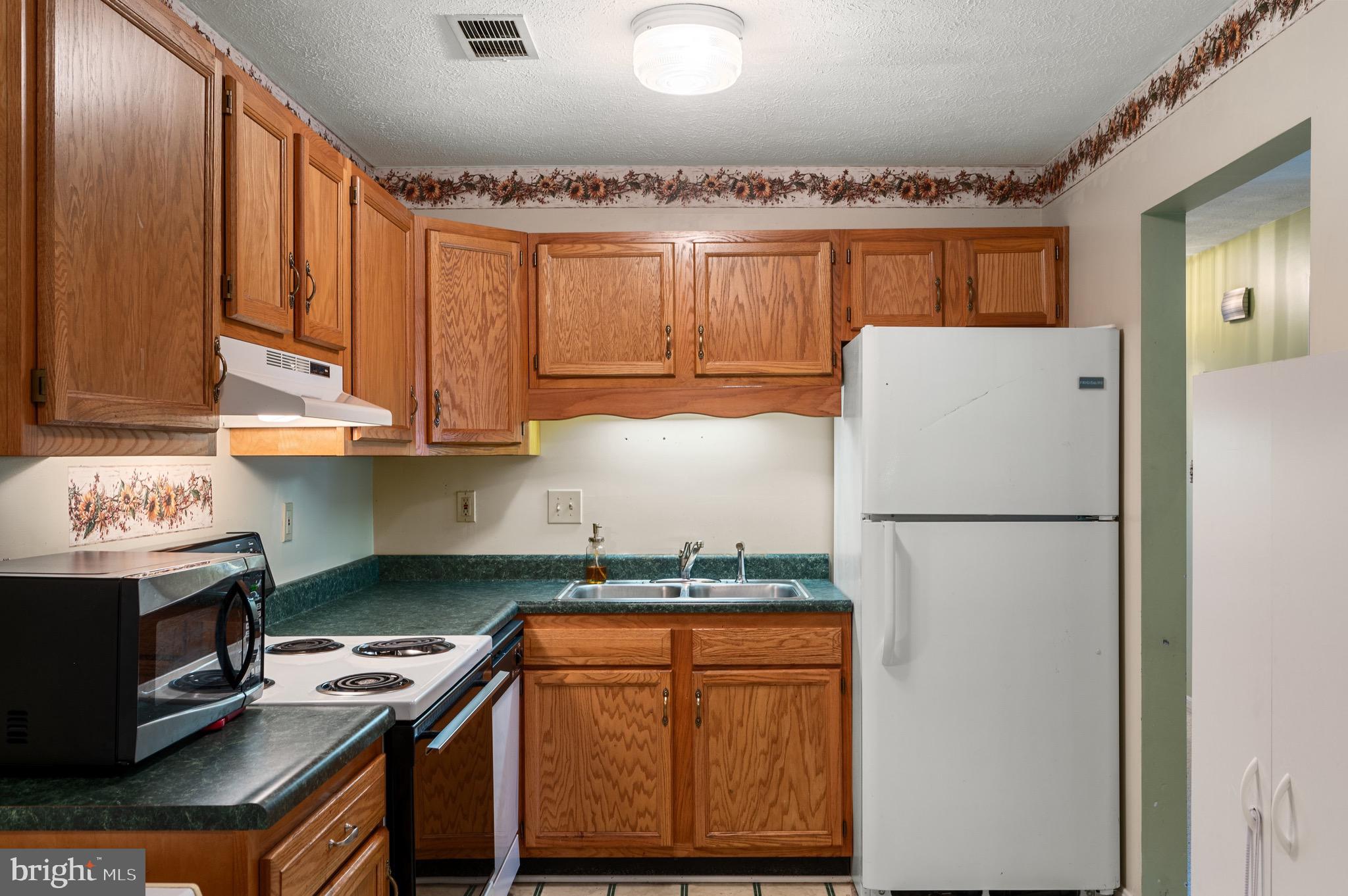 65 HAILEY LANE B8