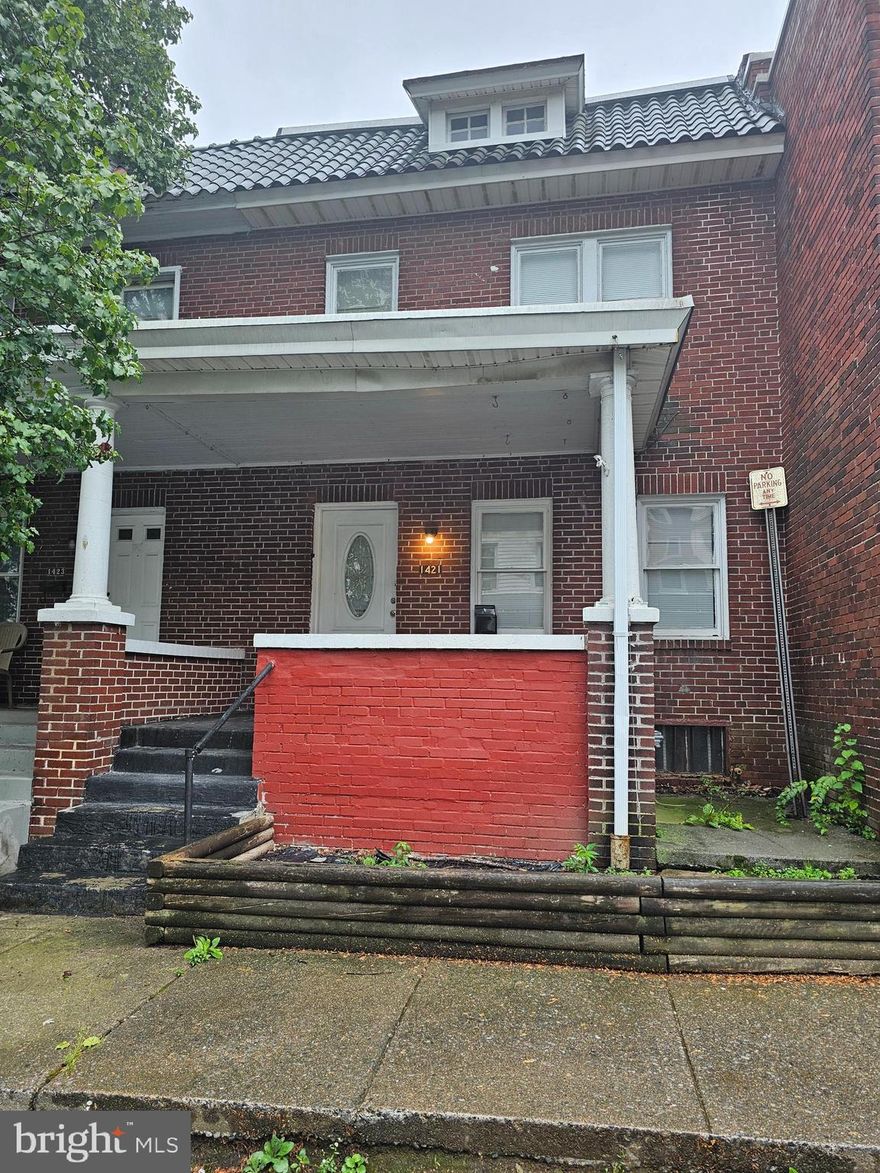 Excellent investment property. This 3 bed 1 bath is well laid out and has spacious bedrooms. It only needs a little modern updates to maximize it's rent potential. Close to shopping and transportation!