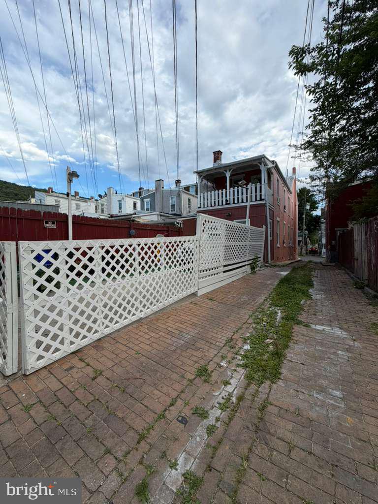 1133 DOUGLASS STREET