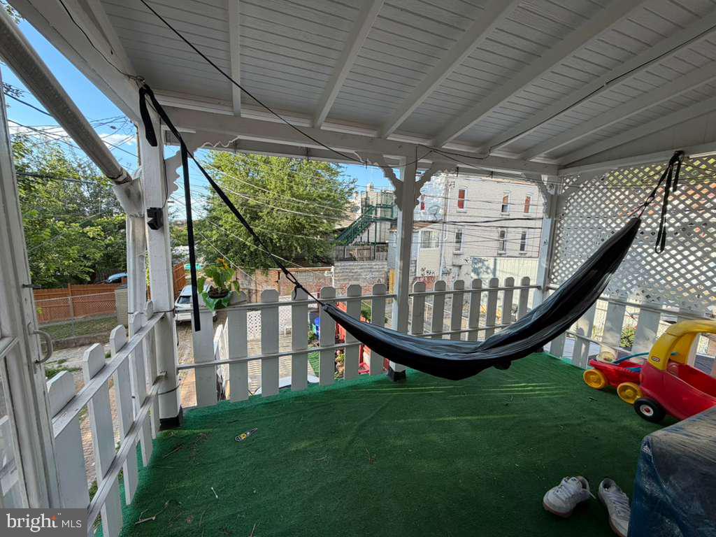 1133 DOUGLASS STREET