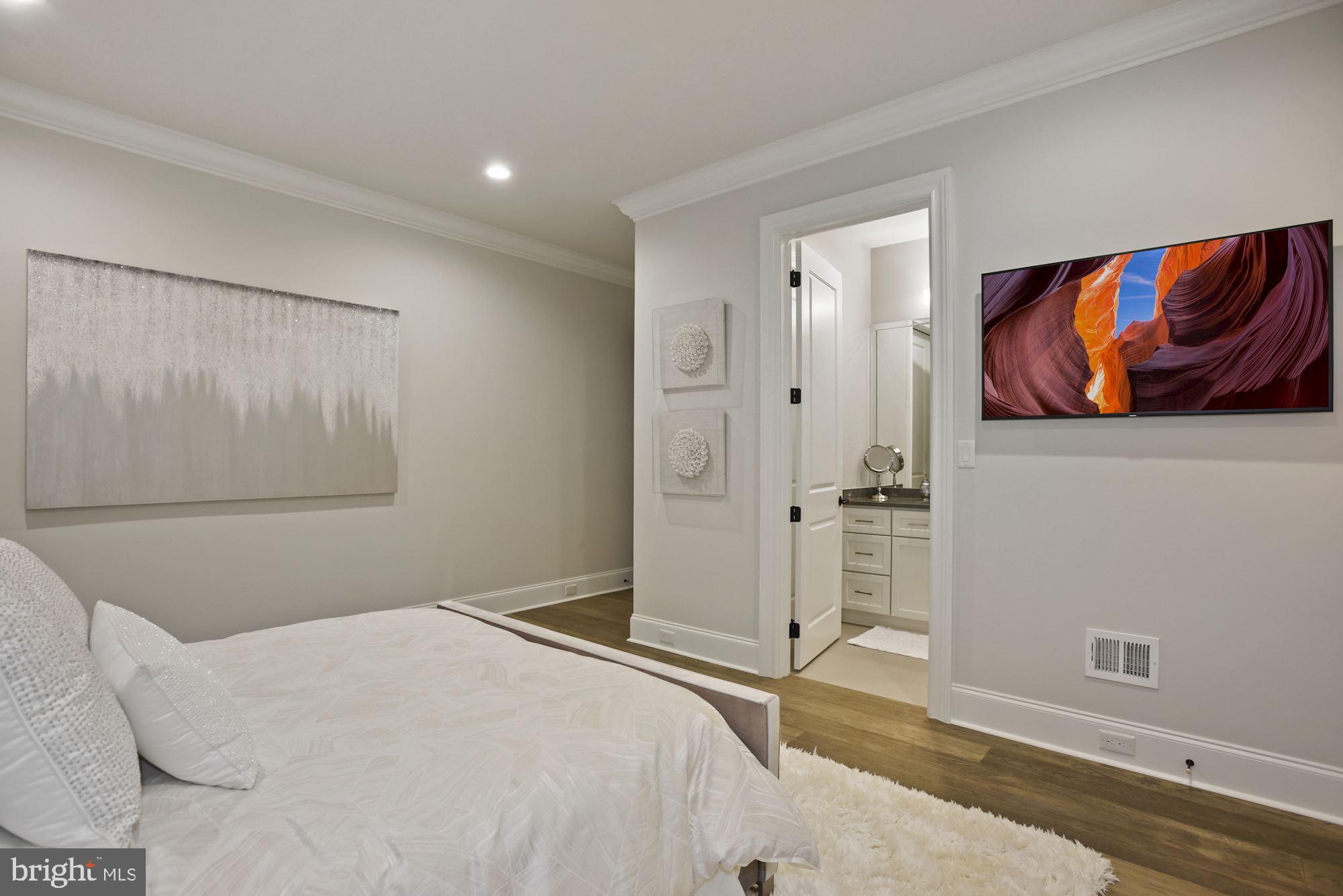 CREIGHTON FARMS - Residential