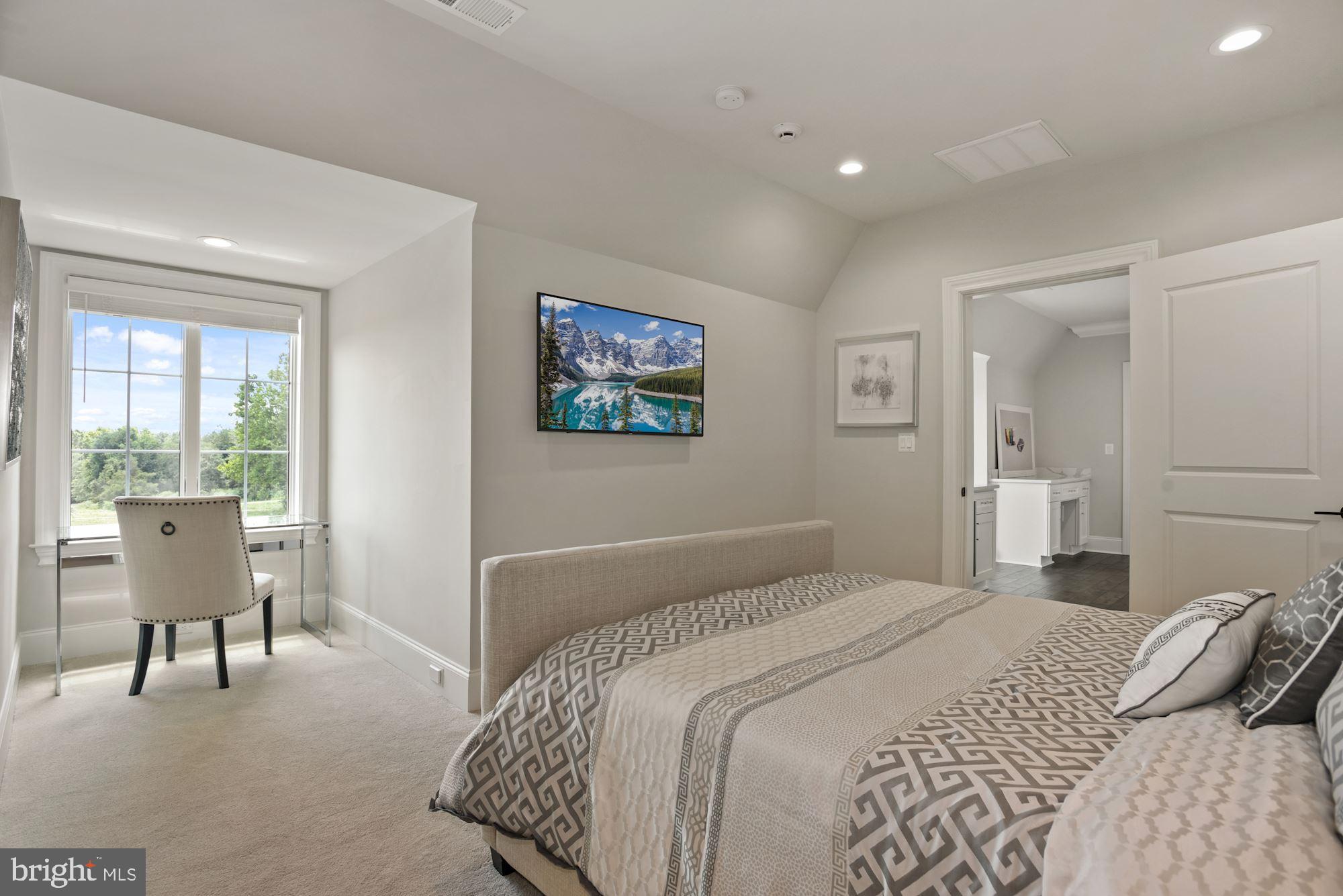 CREIGHTON FARMS - Residential