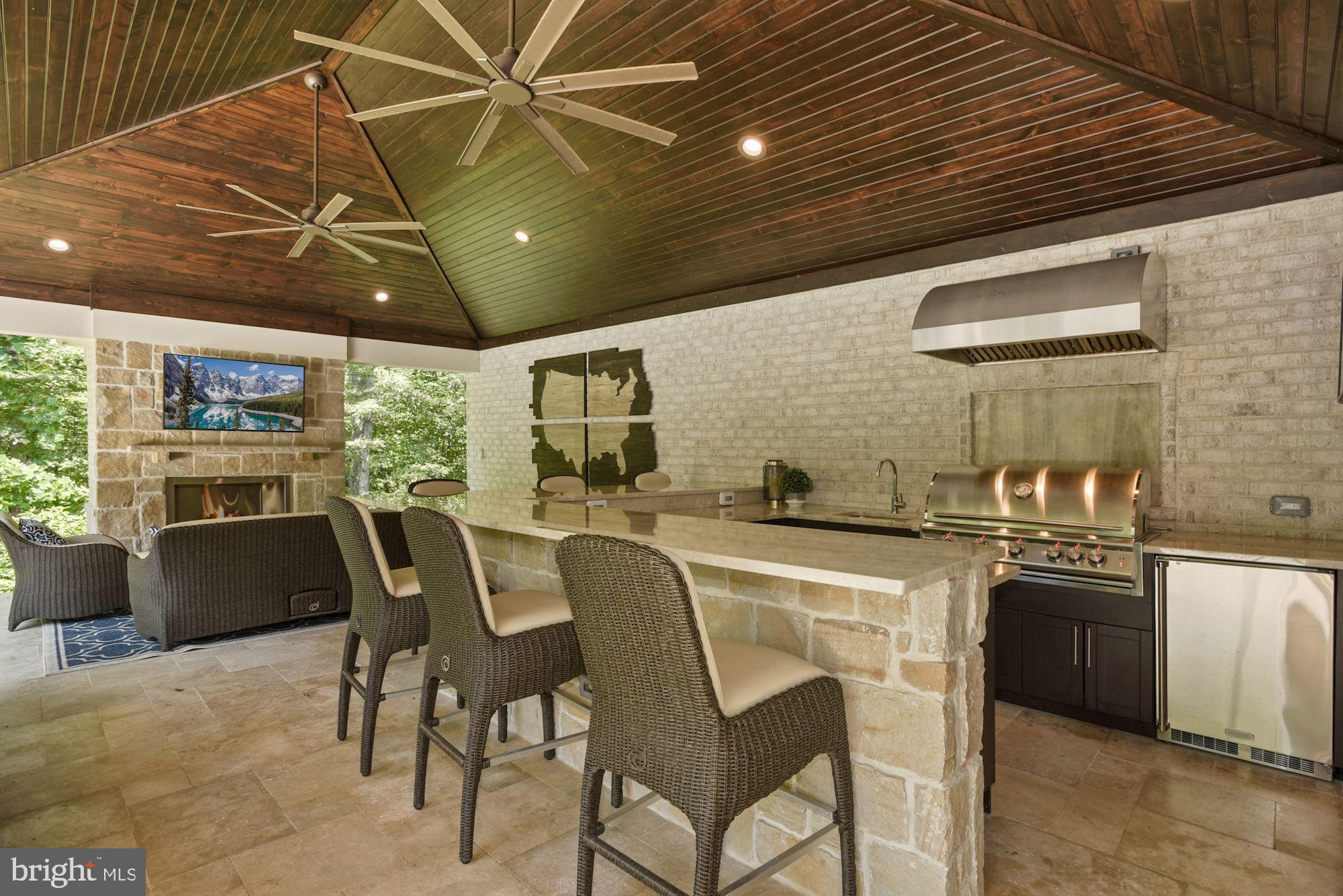 CREIGHTON FARMS - Residential