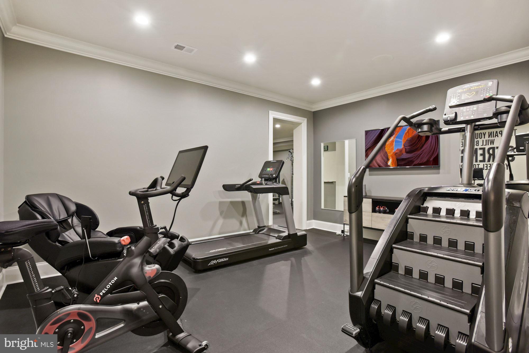 CREIGHTON FARMS - Residential