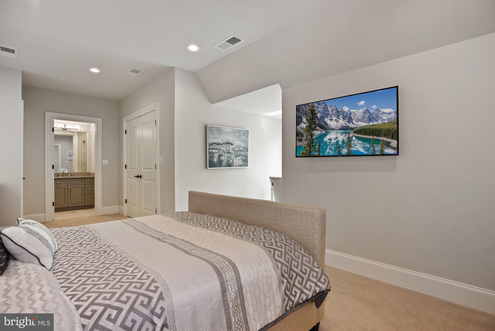 CREIGHTON FARMS - Residential