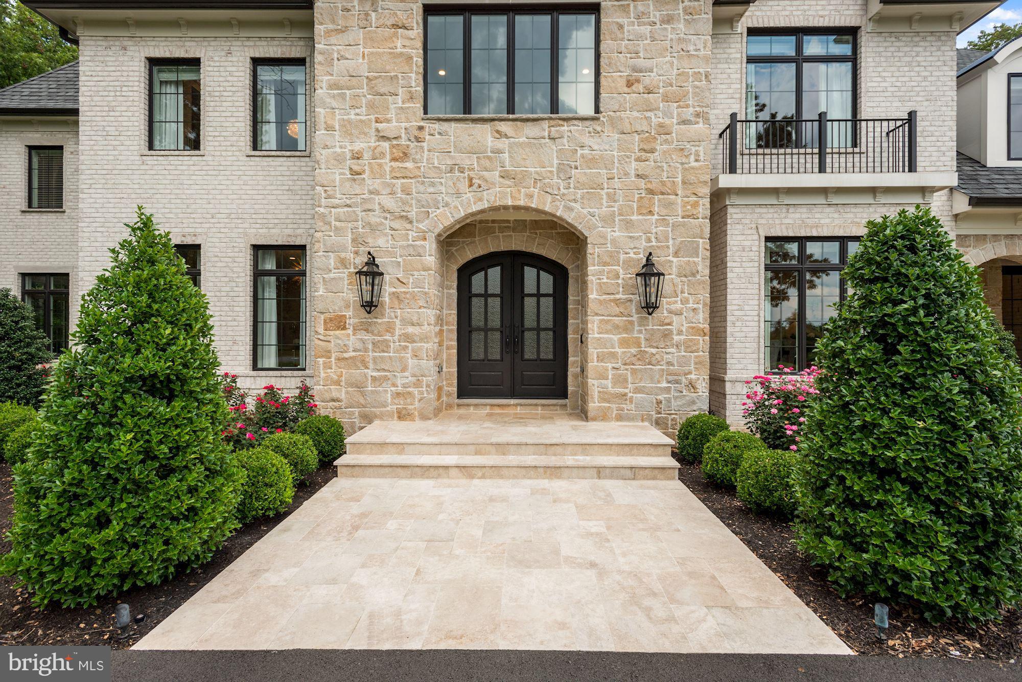 CREIGHTON FARMS - Residential