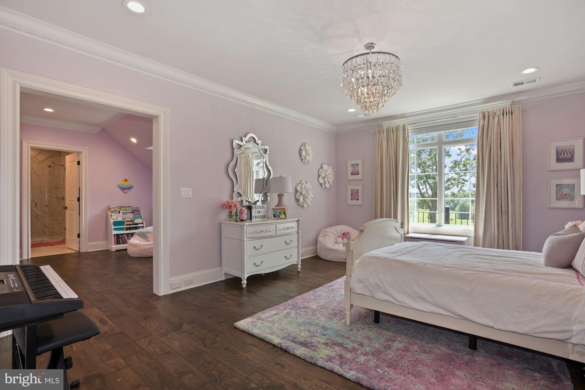 CREIGHTON FARMS - Residential