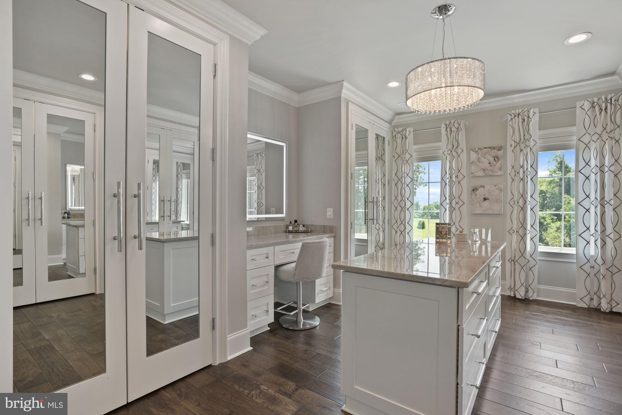 CREIGHTON FARMS - Residential