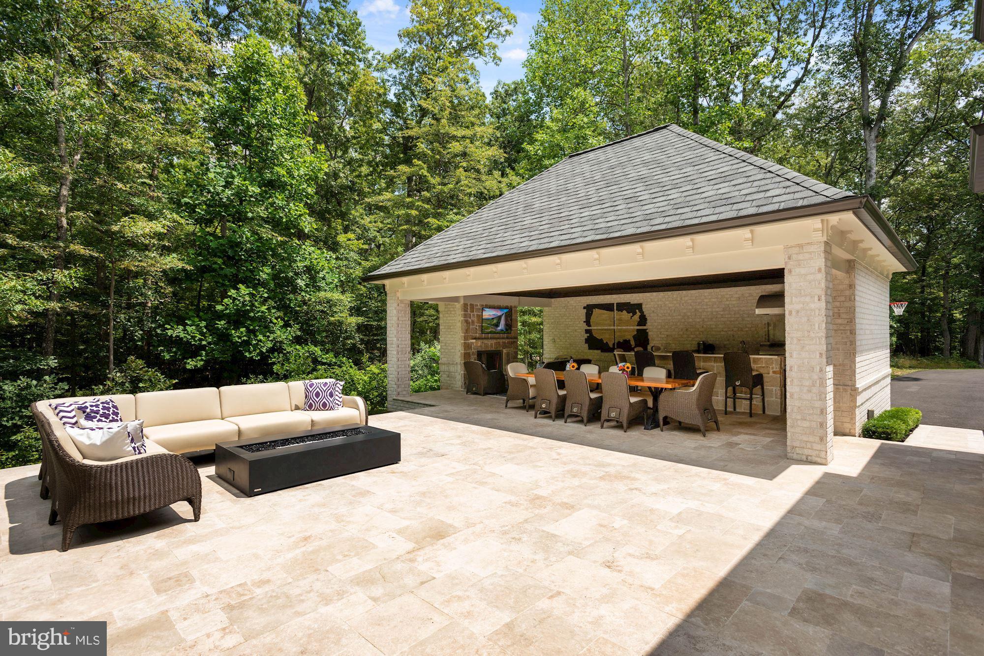 CREIGHTON FARMS - Residential