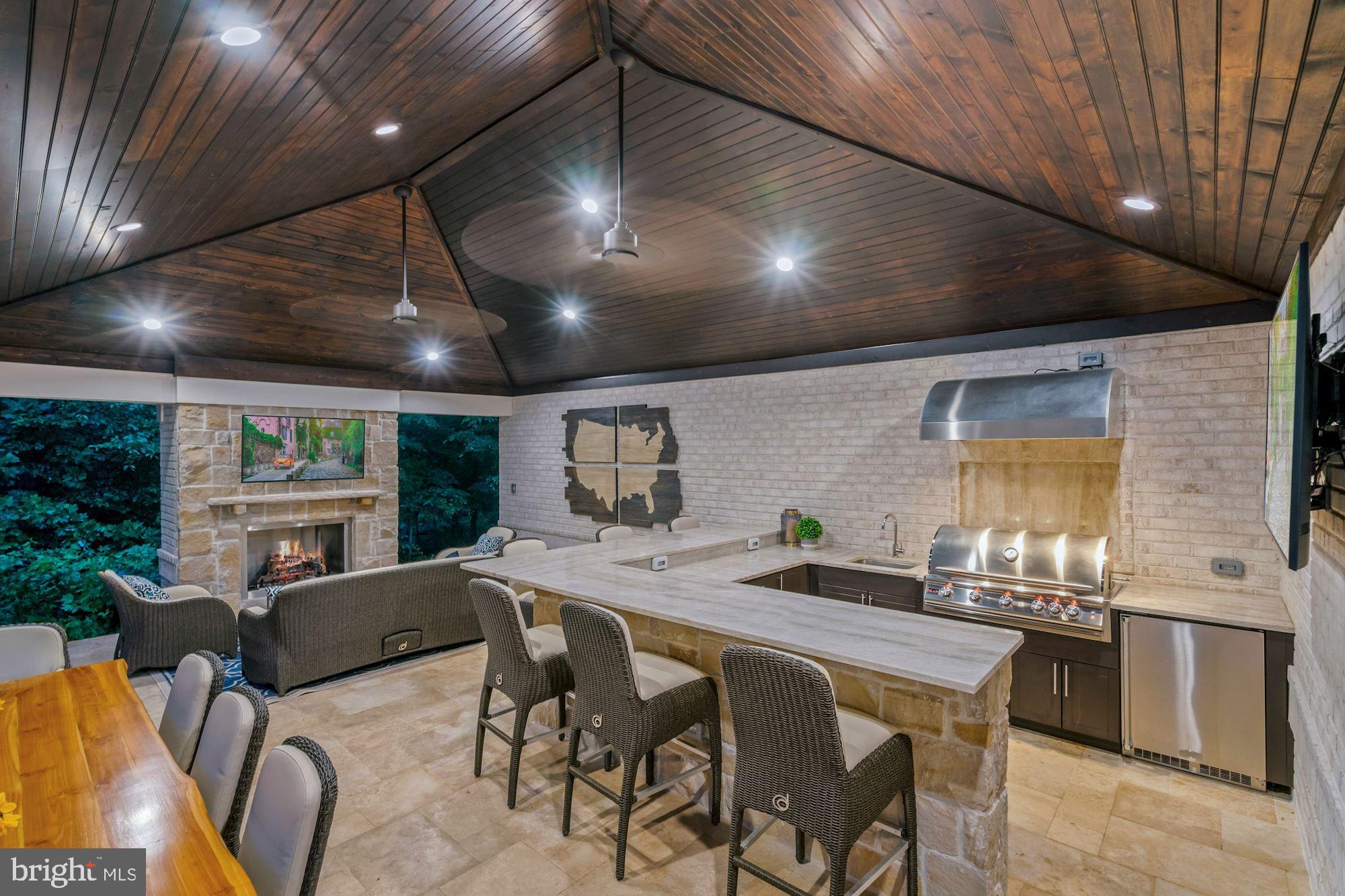 CREIGHTON FARMS - Residential