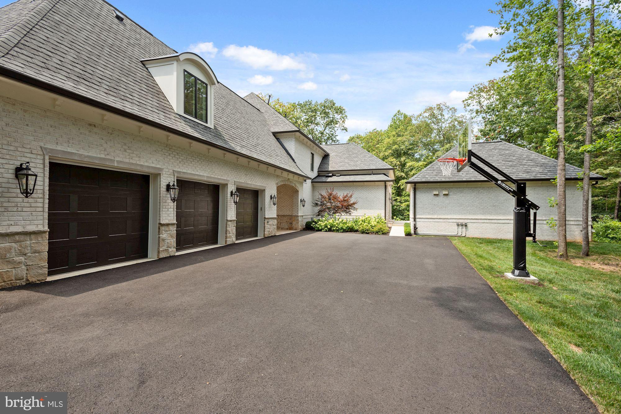 CREIGHTON FARMS - Residential