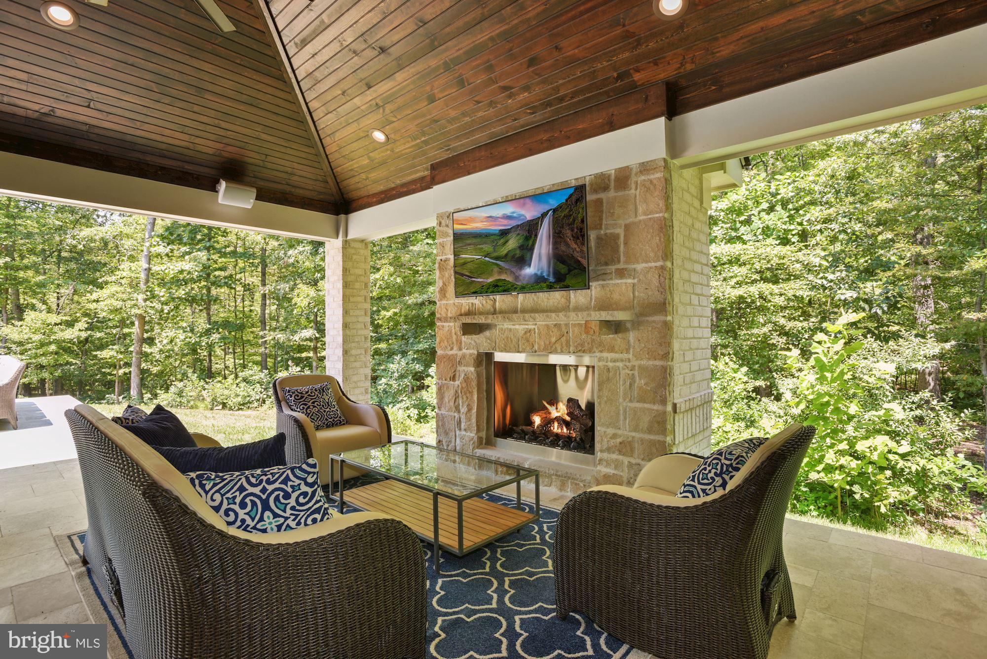 CREIGHTON FARMS - Residential