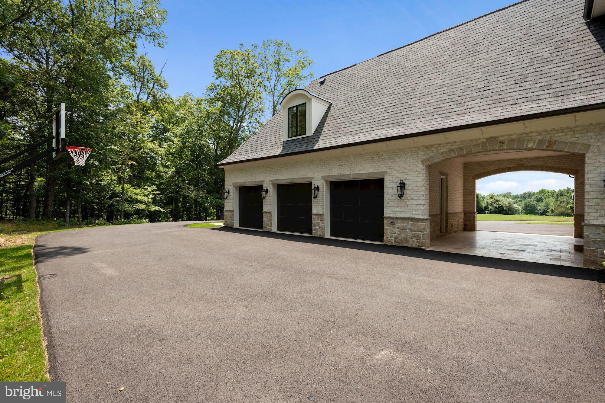 CREIGHTON FARMS - Residential