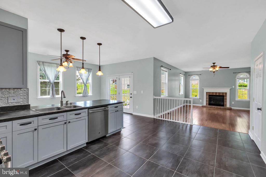 ROSEMONT ORCHARD - Residential Lease