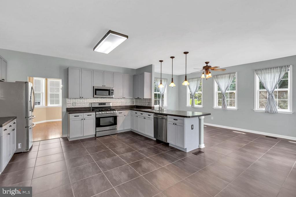 ROSEMONT ORCHARD - Residential Lease